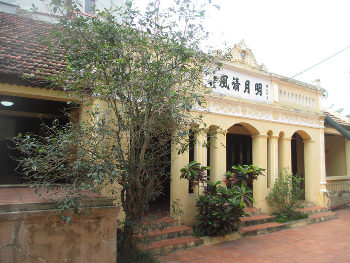 Nhà xây bằng gạch 5 gian lợp ngói, trong đó có 2 gian buồng đầu và 3 gian nhà ngoài. Ảnh: Người đưa tin.