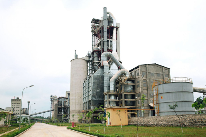 Do đó, Bộ Tài chính đề nghị Vicem chỉ đạo người đại diện vốn của Vicem tại các công ty con, công ty liên kết tăng cường phân tích, đánh giá kỹ các nguyên nhân chính và xây dựng phương án khắc phục khó khăn đối với một số công ty con có khả năng thanh toán nợ đến hạn thấp. Ảnh: Vicem sông thao.