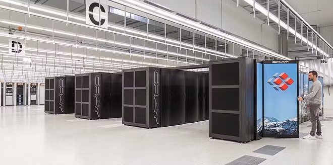 Đứng ở vị trí thứ 3 là siêu máy tính Piz Daint, đặt tại Trung tâm Siêu máy tính Quốc gia Thụy Sỹ CSCS ở Lugano, Thụy Sỹ. Piz Daint sử dụng nhiều nhân CPU Intel Sandy Bridge xung nhịp 2,6 GHz, GPU Nvidia Tesla K20X giúp hệ thống đạt được tốc độ khoảng 6,27 petaflops. Piz Daint giúp các nhà khoa học dựng mô hình hóa thời tiết và khí hậu, vật lý thiên văn, khoa học vật liệu và khoa học đời sống.