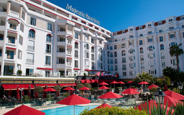 Khách sạn Majestic Barrier theo phong cách Art Deco nằm trên khu vực đi bộ La Croisette, có giá 45.000 euro/đêm. Ảnh: Leading Hotels of the World.