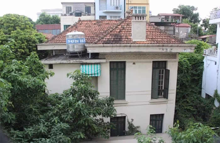 UBND thành phố Hà Nội cho biết, biệt thự 12 phố Nguyễn Chế Nghĩa hiện do Công ty Quản lý và Phát triển nhà Hà Nội quản lý, trông giữ khi không có người ở. Ảnh: Vietnamfinance.