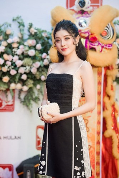 Đăng quang Á hậu tại cuộc thi Hoa hậu Việt Nam năm 2014, xuất thân nhung lụa của Huyền My nhanh chóng thu hút sự quan tâm từ dư luận. Ảnh: VOV.