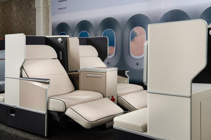 Loại ghế này khả năng ngả thành giường phẳng và chế độ massage thư giãn, được thiết kế chuyên biệt cho các chuyến bay dài. Ảnh: Bamboo Airways.