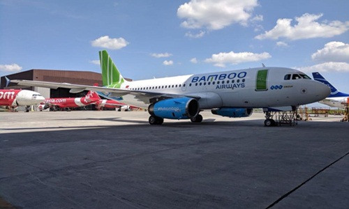 Hình ảnh cho thấy, máy bay của Bamboo Airways sở hữu vẻ ngoài hiện đại, bắt mắt với sơn logo Bamboo Airways và cả dòng chữ FLC Group. Ảnh: FB Trinh Van Quyet.