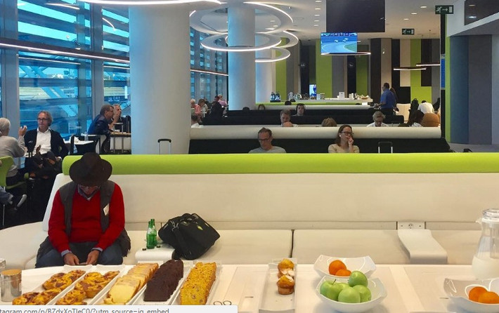 Suất ăn trên mỗi chuyến bay của TAP được trang trí đẹp mắt.