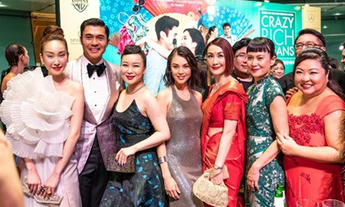 Dựa trên tiểu thuyết ăn khách cùng tên của nhà văn Mỹ gốc Singapore, bộ phim Crazy Rich Asians (tựa Việt: Con Nhà Siêu Giàu Châu Á) đang là một hiện tượng tại Hollywood. Ảnh: TODAYonline.