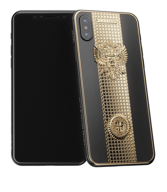 Chiếc điện thoại được trang trí bằng 95 viên kim cương.