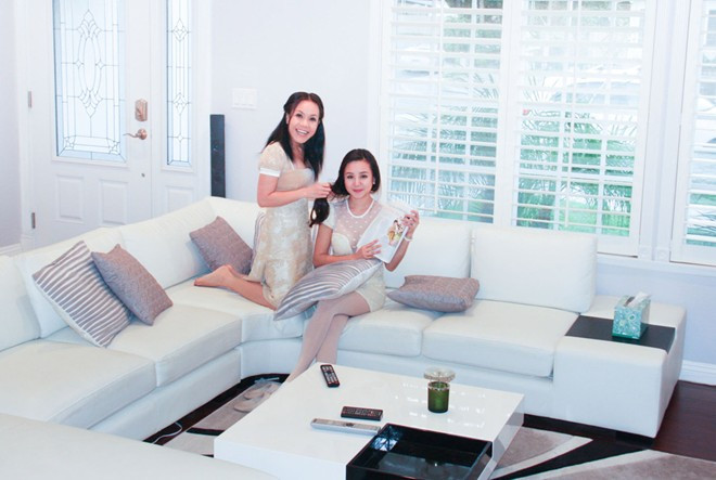 Tại Mỹ, Việt Hương sống cùng chồng và con gái trong một ngôi nhà xinh xắn tại khu đô thị mới ở miền Nam California. Ảnh: Zing.