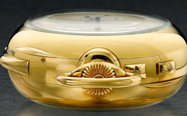 Chiếc đồng hồ cổ này được ông đặt hãng Patek Phillippe sản xuất năm 1933. Đúng như mong đợi của chủ nhân, Henry Grave Jr Supercomplication đã đạt đến đỉnh điểm của sự phức tạp trong cấu tạo.