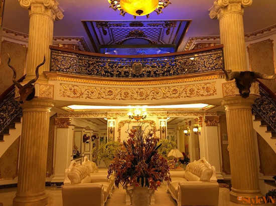 Nhiều món đồ được chạm trồ kỳ công, tinh tế. Ảnh: Vietnamnet.