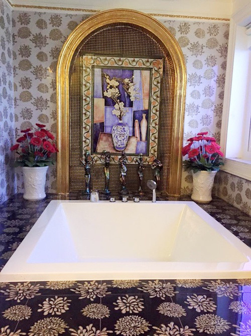 Bồn tắm theo phong cách hoàng gia. Ảnh: Vietnamnet.