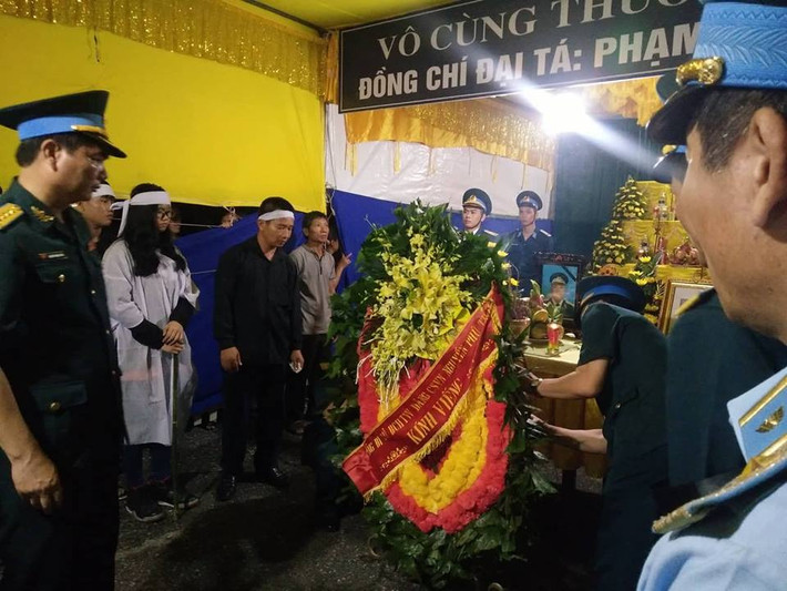 Từ đêm nay đến sáng mai (29/7), các cơ quan, đơn vị, họ hàng, người thân sẽ đến thăm hỏi gia đình, phúng viếng Đại tá Nam. 14h ngày mai, di hài Đại tá Nam sẽ được di quan về nghĩa trang liệt sỹ thị trấn Diêm Điền. Đến khoảng 15h cùng ngày, di hài Đại tá Nam sẽ được an táng.