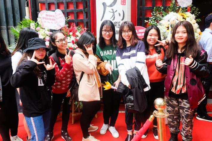 Còn tại Hàn Quốc, chỉ riêng tại thành phố Seoul, Seungri đã có 5 cửa hàng, 2 tại Nhật Bản, 1 tại Trung Quốc và mới nhất là tại Việt Nam. Thêm nữa, Aori Ramen được bình chọn là một trong 7 nhà hàng tuyệt vời tại Hàn Quốc dành cho bữa tối.