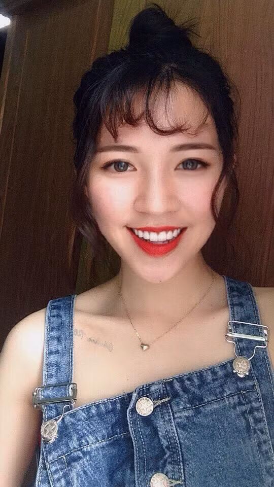 Xinh, yêu bóng đá lại còn biết đá bóng thì quả thật, Phương Lan đúng là mẫu người yêu mà bất cứ anh chàng nào cũng muốn ở bên cạnh. Bởi không chỉ là người yêu mà còn có thể là một người bạn chia sẻ niềm đam mê chung với trái bóng tròn.