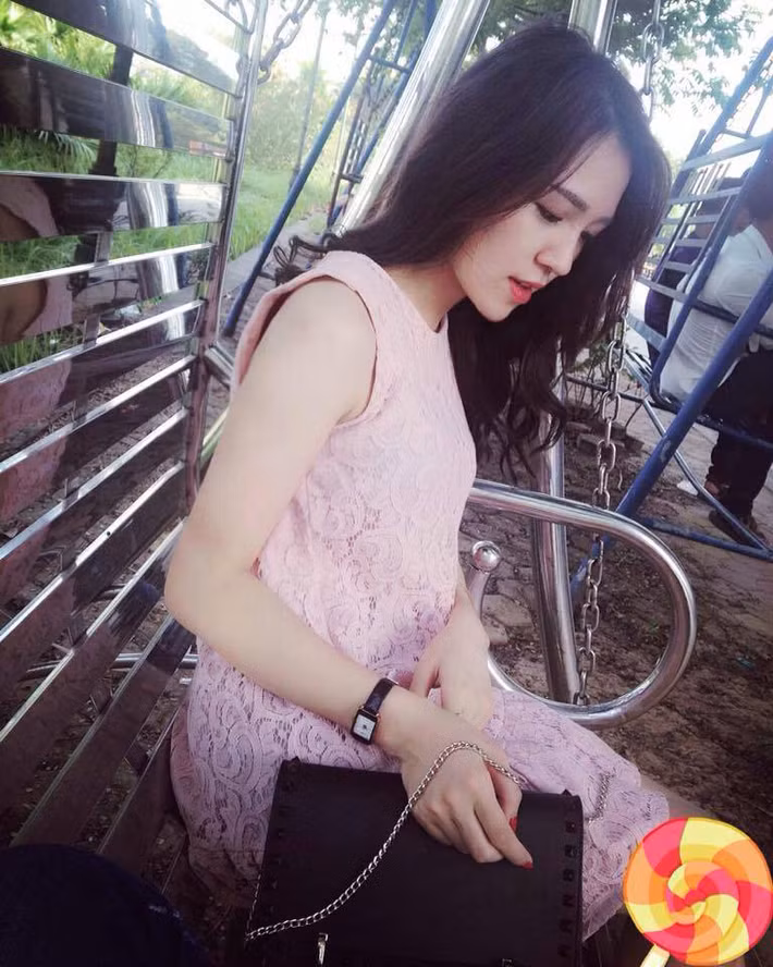 Phương Lan hiện theo ngành điều dưỡng và mong muốn khi ra trường sẽ trở thành y tá hoặc 1 điều dưỡng viên trong tương lai. Bên cạnh đó, ngoài thời gian học trên trường, thỉnh thoảng cô bạn còn đi làm mẫu ảnh.