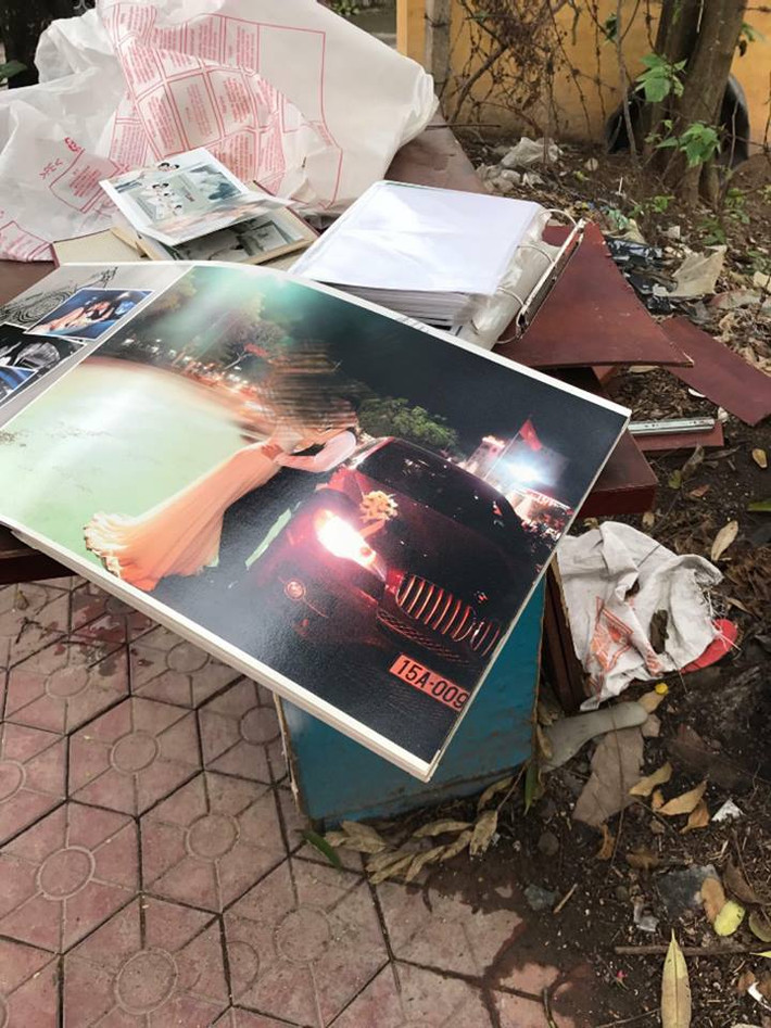 Tuy nhiên, nhiều người lại đề xuất có phần mạnh tay hơn đó là nên vứt bỏ bằng cách: đốt, xé, đập, vứt ra sọt rác để tránh bị tổn thương mỗi khi nhìn thấy.