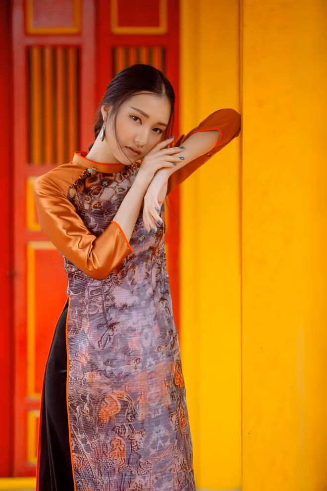 Điều thu hút nhất ở Ngọc Trân vẫn đến từ nhan sắc và thần thái đậm chất con gái Huế mà không phải ai cũng may mắn được sở hữu.