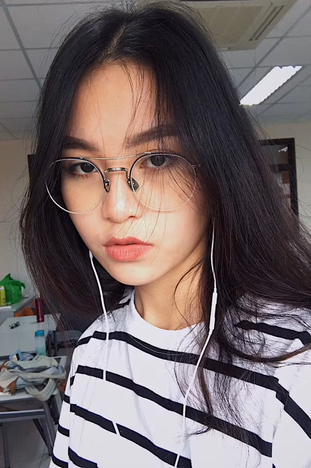 Cô nàng người mẫu ảnh được nhắc tới đó là Nguyễn Tuệ Anh sinh năm 2001 tại Hà Nội. Hiện đang theo học tại trường Quốc tế Singapore SIS Gamuda Garden.