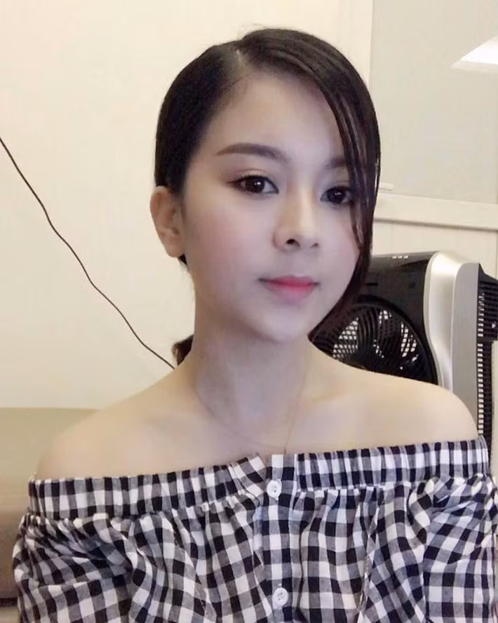 Sở hữu thân hình không phải quá chuẩn với chiều cao khiêm tốn, nhưng bù lại Hương Mai lại được trời phú cho khuôn mặt khá đẹp và được đánh giá là trẻ lâu.
