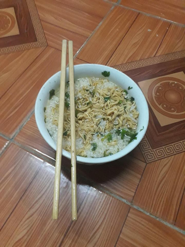 Tất cả những điều được nhắc đến bên trên không còn đơn giản chỉ là món ăn nữa, đối với các thế hệ 9x trở ngược lại, đây là kỷ niệm, là tuổi thơ, là huyền thoại, không gì có thể thay thế được.