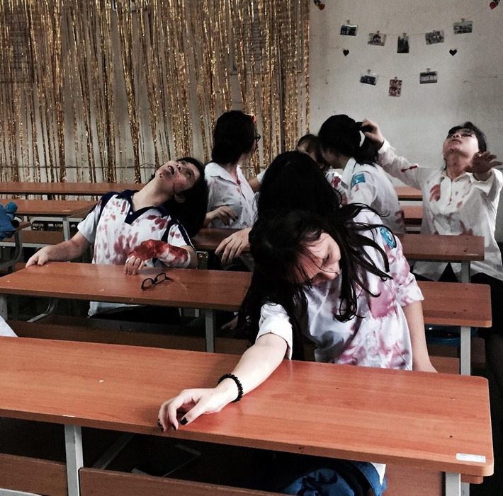 Mới đây, một nhóm nữ sinh Quảng Ninh đã đăng tải những tấm ảnh kỷ yếu ghê rợn được chụp theo chủ đề zombie khiến nhiều người cảm thấy rùng rợn.