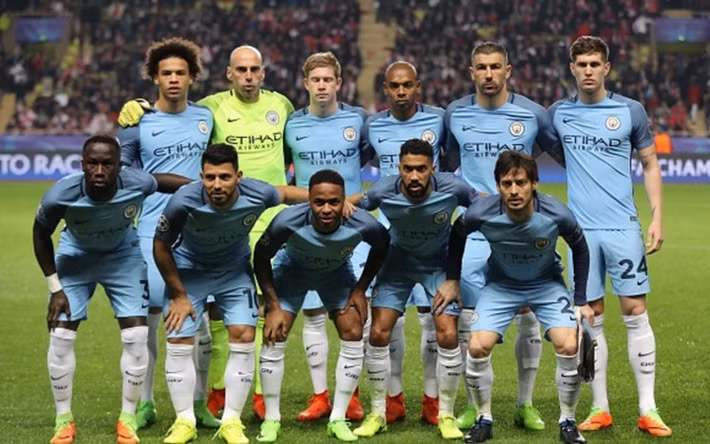 Ngôi vô địch đã xa tầm tay Man City, nhưng họ vẫn đang chiến đấu cho mục tiêu sống còn – Champions League. Làm khách tại Chelsea lúc này là thời cơ thuận lợi nhất để thầy trò Pep Guardiola giành 3 điểm trước Conte. Và họ sẽ cố gắng hơn 100% sức lực để hoàn thành mục tiêu trên. Ảnh: Goal.com.