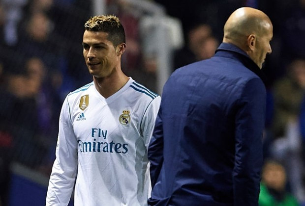 Trước trận đấu với PSG, Ronaldo đòi Zidane phải gạch 3 cái tên Isco, Marco Asensio và Mateo Kovacic ra khỏi đội hình xuất phát. Ảnh: AS