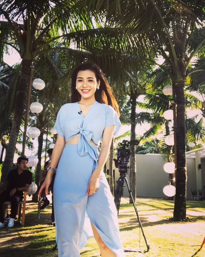 Với những anh chị em đồng nghiệp từng làm việc với Tường Vy đều nhận xét rằng, cô bạn này nhí nhảnh, đáng yêu. Tuy nhiên, chính cái tính cách ấy đã gây phiền phức cho cô cả trong công việc, bởi vậy cô thường xuyên bị “sếp” la.