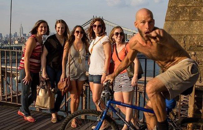 Chụp ảnh phải "ngầu" như tôi nè.