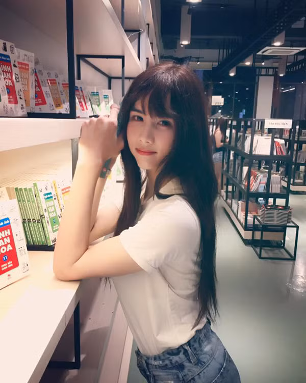 Thái kể: 'Họ rủ mình đi ăn, đi chơi, muốn mình làm bạn gái của họ. Tuy nhiên mình biết, họ chỉ thích con gái và xem mình là điều gì đó kỳ lạ, mới mẻ để tìm hiểu. Có nhiều người tưởng mình đã chuyển giới và muốn qua đêm với mình nhưng mình đều từ chối'. Dù rất khát khao trở thành một cô gái thực sự nhưng áp lực gia đình cùng với vấn đề về chi phí và sức khỏe khiến giấc mơ này còn quá xa vời với Thái. Hiện tại, anh chàng vẫn đầu tư nhiều thời gian vào việc học ở lớp và học tập luyện thêm các kỹ năng để trở thành một người mẫu chuyên nghiệp.