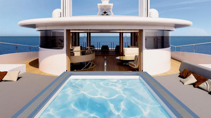 Du thuyền siêu sao này có bãi đỗ trực thăng, bể sục trên boong, bể bơi, thang máy, phòng tập gym, phòng chiếu phim...