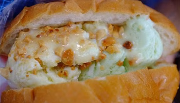 Bánh mì kẹp kem món ăn huyền thoại mà có thể đến bây giờ bánh Crepe cũng chỉ là "hậu sinh".