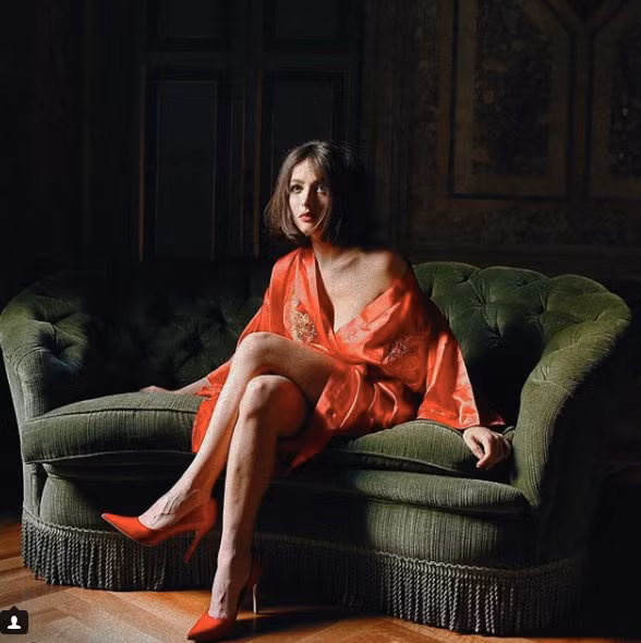 Cũng vì là người mẫu đa phong cách nên những fan của Irene không bao giờ cảm thấy nhàm chán khi ngắm cô, bởi mỗi bức ảnh lại mang một màu sắc riêng, thần thái riêng được bông hồng lai 3 dòng máu này gửi gắm.