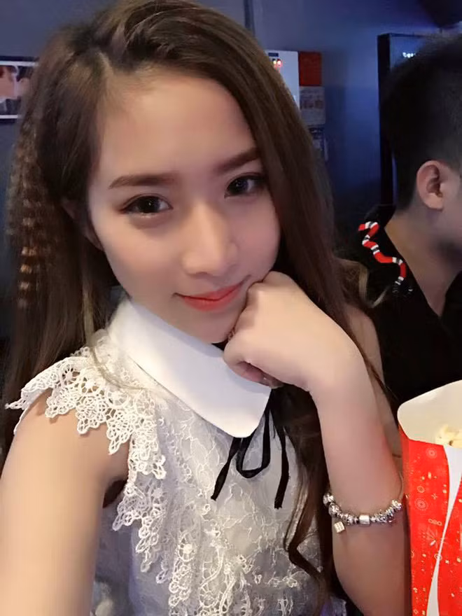 Dù không đến nỗi nào nhưng vì muốn tạo ra sự nổi bật, Lan Thanh đã không ngần ngại "đập đi xây lại" toàn bộ khuôn mặt của mình.