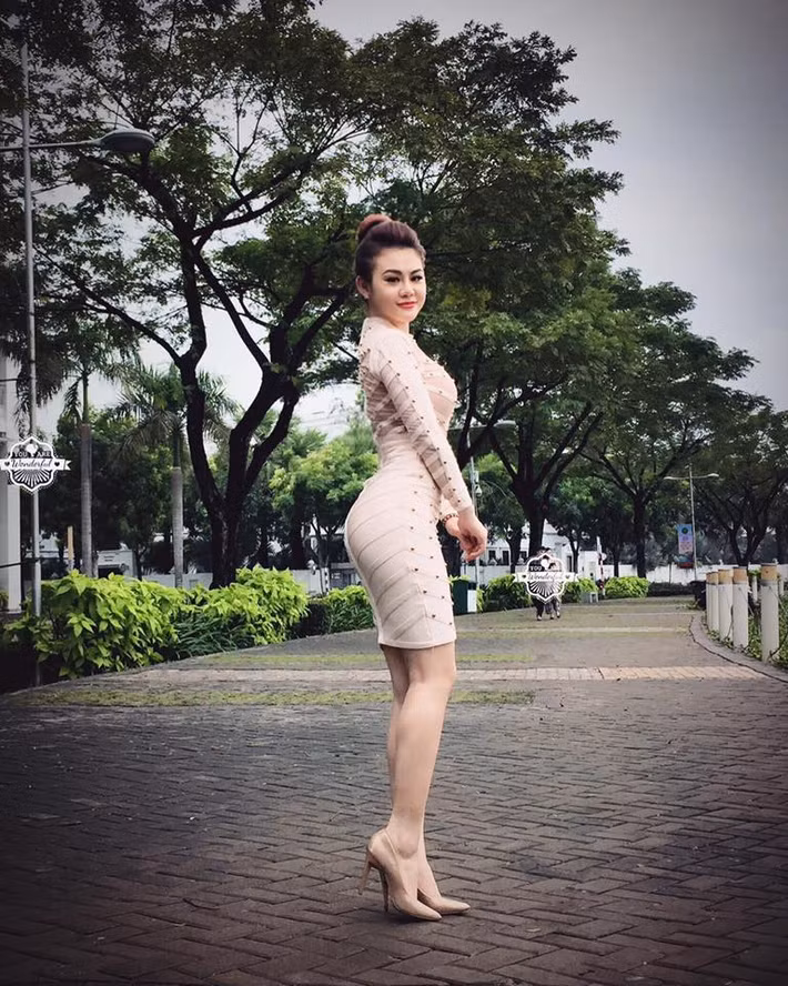 Sau quá trình dài phẫu thuật thẩm mỹ cùng số tiền lớn bỏ ra khá lớn, Pink đã sở hữu vẻ ngoài xinh đẹp và gợi cảm.