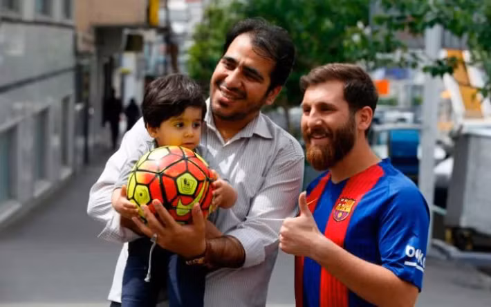 Việc sở hữu hình dáng giống Messi vừa khiến Parastesh trở nên vui mừng nhưng cũng khiến anh vướng vào vòng lao lý đến từ nhà chức trách địa phương. Đó là chưa kể đến việc rất có thể chính phiên bản gốc người Argentina sẽ kiện chàng trai 25 tuổi này vì tội xâm phạm hình ảnh bản quyền.