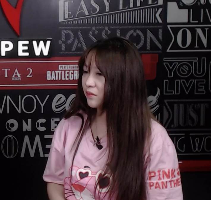 Trước đó, ngay sau scandal, Hera Kiều Anh đã rất nhiều lần đăng đàn giải thích về vụ lùm xùm của mình và nhan sắc thực của cô nàng này khiến nhiều người băn khoăn, liệu những bức ảnh trên trang cá nhân của cô có phải đã qua "bàn tay chỉnh sửa thần thánh" nào đó?