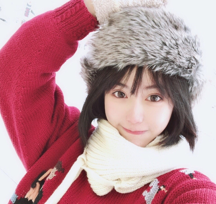 Hiểu Nhiễm có tên đầy đủ là Đường Hiểu Nhiễm sinh năm 1994 , hiện đang theo học Học viện Y học Quế Lâm.