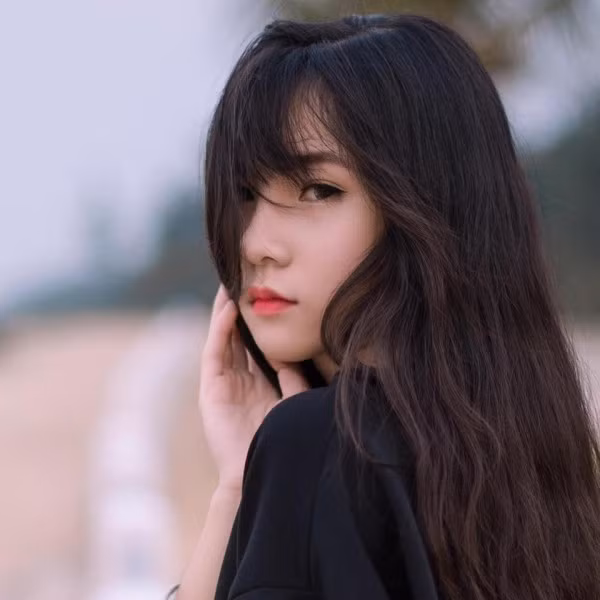 Người được dân mạng mệnh danh là "em gái lạc trôi" Thùy Trang cũng tâm sự rằng mình không phải 1 "sky's" (fan Sơn Tùng MTP), nhưng cô nàng 10X lại rất nể phục tài năng và sự khéo léo ca sĩ gốc Thái Bình.