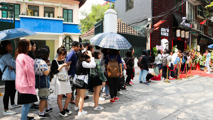 Ramen được biết đến là món mì nước ngon trứ danh Nhật Bản nhưng cũng bởi quá thích món ăn này nên Seungri đã mở chuỗi cửa hàng này tại Hàn Quốc và giờ là Việt Nam.