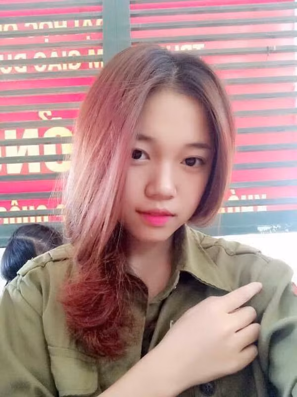Ngọc Linh cũng là số ít streamer có hơn 100 nghìn người theo dõi trên kênh Youtube cá nhân và sắp tới sẽ được nhận nút bạc kỉ niệm của Youtube. Bên cạnh đó, cô bạn 9X này gây ấn tượng ngay từ khi mới làm streamer bởi vẻ ngoài xinh xắn, đáng yêu cùng phong cách trò chuyện lém lỉnh, cuốn hút.