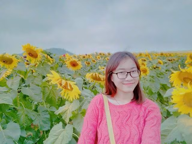 Trên trang cá nhân của mình, Hà Phương rất ít khi cho đăng tải những bức ảnh của bản thân mà thay vào đó, cô chỉ cho công khai những địa điểm đã đặt chân qua hay những món ăn mình đã từng thưởng thức. Ảnh trong bài: Facebook nhân vật.