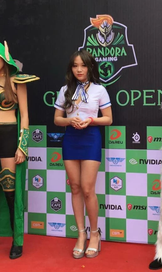 Theo những người bạn thân của Hera Kiều Anh chia sẻ, khuôn mặt và sự tàn tạ nhan sắc này của cô đến từ những đêm dài chiến đấu với "cư dân mạng" và cuộc chiến nội tâm sau scandal của mình.