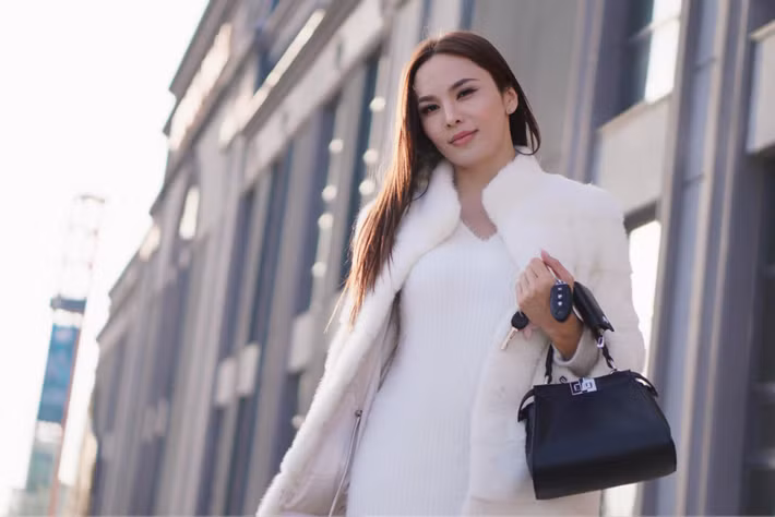 Solongo, 25 tuổi là đại diện của Mông Cổ đến Thái Lan tham dự cuộc thi Hoa hậu Chuyển giới. Người đẹp cũng sở hữu gương mặt đẹp cùng hình thể vượt trội.