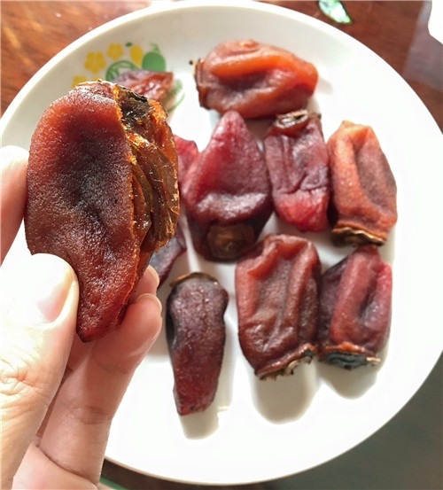 Ngoài hồng treo gió của Nhật Bản, các nước Hàn Quốc, Trung Quốc cũng đều có món hồng này. Thậm chí hiện nay Đà Lạt và Mộc Châu cũng áp dụng công nghệ treo gió Nhật Bản cho quả hồng cho ra thành phẩm rất ngon với giá bán 700 ngàn/kg.