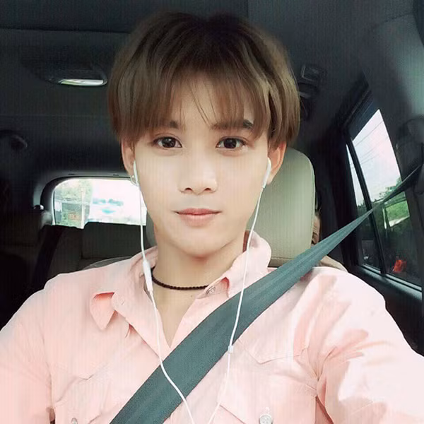 Đến bây giờ, đã hơn 10 năm kể từ ngày Thái phát hiện ra cơ thể có gì đó 'là lạ', cậu vẫn chưa dám mở miệng thừa nhận với gia đình mình là người đồng tính và khát khao được chuyển giới làm con gái. Thái vừa tròn 22 tuổi, nhà ở Đồng Nai, hiện đang là sinh viên trường ĐH Ngân hàng TP.HCM.