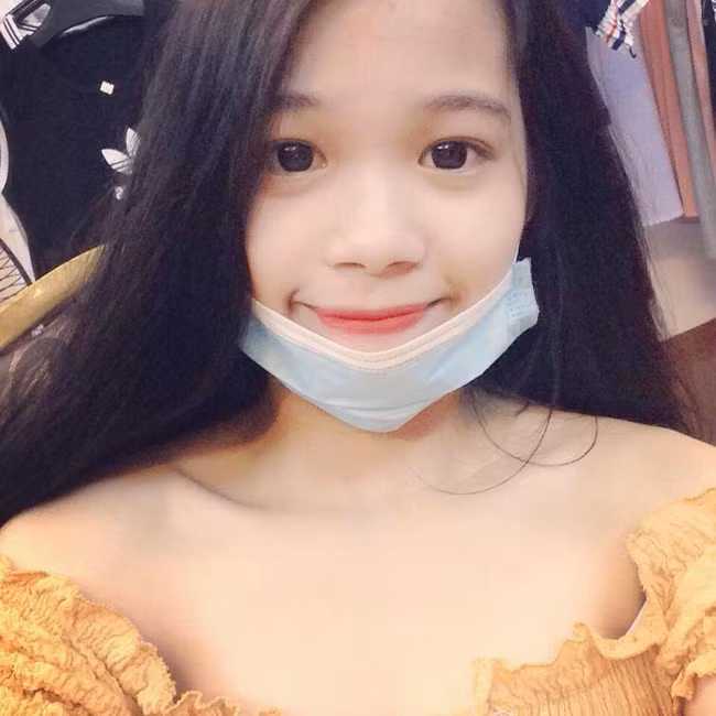 Chứng kiến sự nổi tiếng bất ngờ của cô nàng hot girl khẩu trang, nhiều dân mạng còn dí dỏm bình luận rằng biết đâu đây sẽ là trào lưu chụp ảnh hot của nhiều bạn trẻ trong thời gian tới.