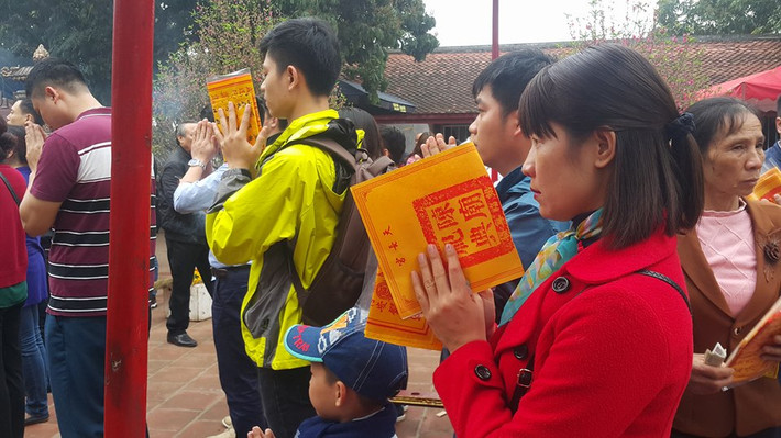 Ấn đền Trần năm nay tiếp tục được làm bằng chất liệu giấy chứ không phải vải như ngày xưa.