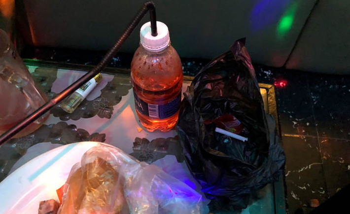 Toàn bộ 16 người bị đưa về trụ sở công an để kiểm tra ma tuý.