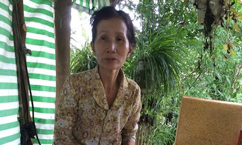 Bà Tạ Thị Dậu, mẹ ông Long cũng bất ngờ khi biết tin con trai quyết định ở lại Mỹ để theo học tiến sĩ - Ảnh: Phương Nguyên